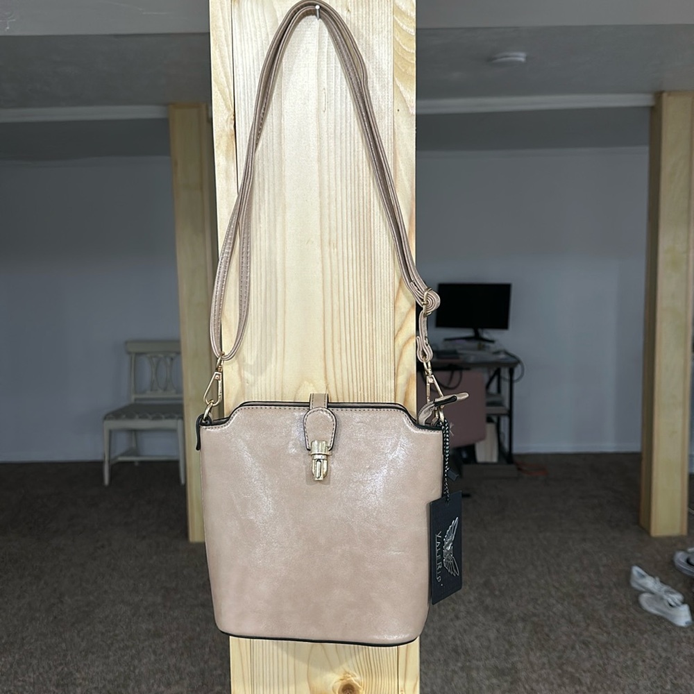 Shoulder crossbody bag.